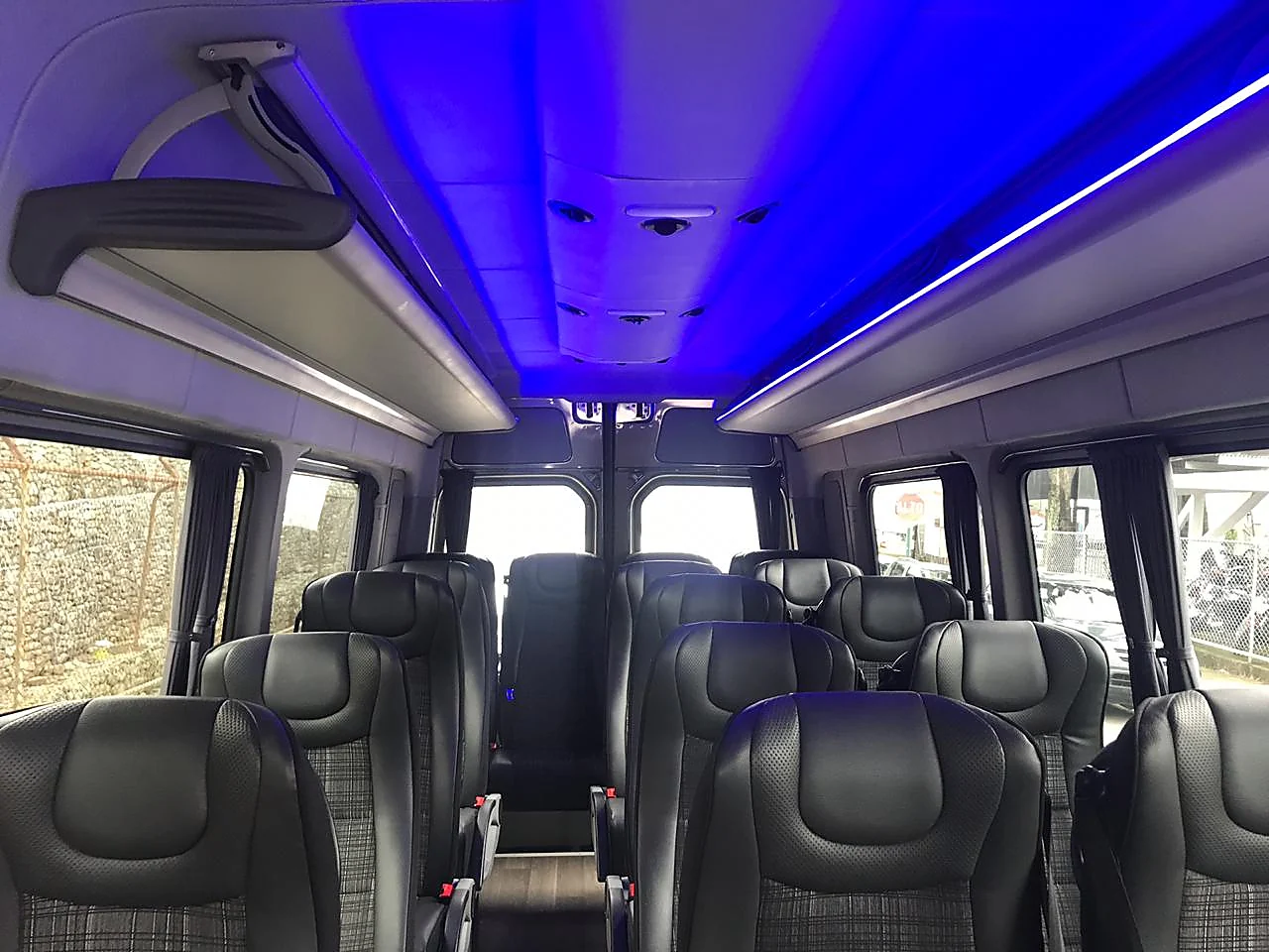 Interior de transporte privado con aire acondicionado